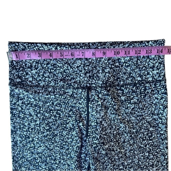 Zyia Active Women’s Soft ‘n Snug Black & White Mosaic Leggings, Size 12 - Picture 7 of 9